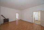 ++NEU++ Sanierungsbedürftige 2-Zimmer Altbau-Wohnung mit Balkonoption in zentraler Lage!