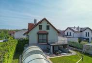 Modernes Einfamilienhaus mit Pool und Photovoltaik