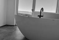 Zuhause ankommen: Traumhaus mit Salzwasserpool und moderner Gartengestaltung.