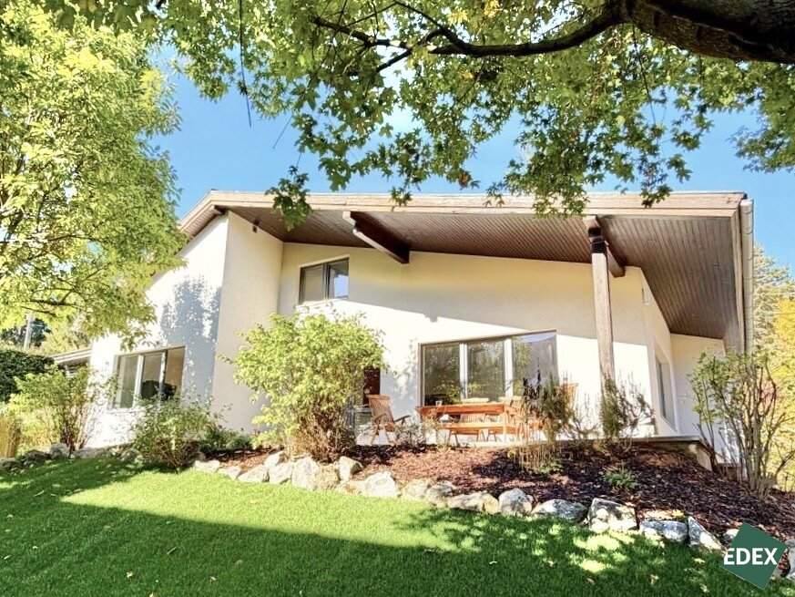 Charmantes Einfamilienhaus mit Kamin, Südterrasse und Garten in ruhiger Wohnlage