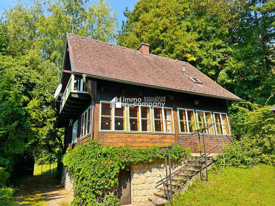 Renovierungsbedürftiges Landhaus mit Pool , Grundfläche 1.594 m² Renovierung und Schönheitsreparaturen sind erforderlich, dennoch sofort beziehbar!