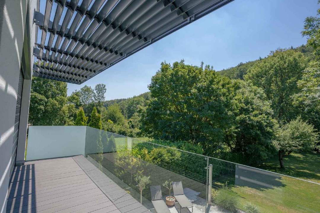 Traumhaftes Einfamilienhaus mit Pool in absoluter Grünruhelage von Weidling
