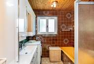 Wohnen am Traunsee! Parifiziertes Zweifamilienhaus mit großem Garten, KFZ-Stellplätzen, Carport und Garage