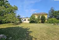 Wohnhaus mit 2.200m² großem Grundstück, Halle und Garagen