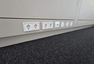 Moderne Bürofläche mit großem Besprechungsraum und Concierge-Service