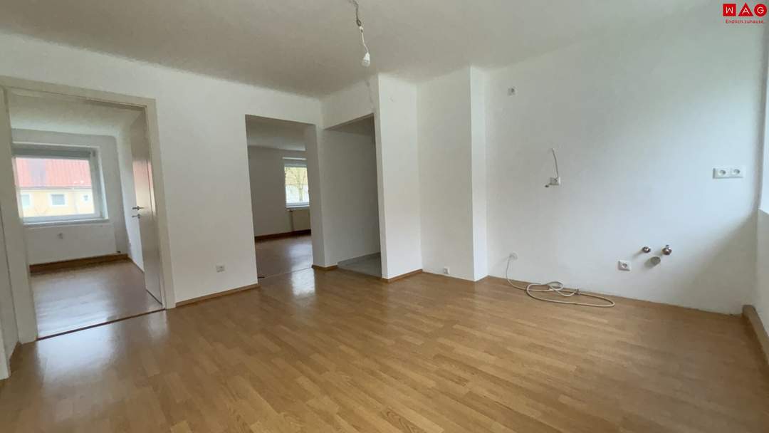 Außergewöhnliches 3-Zimmer-Familiendomizil im Grünen mit Erholungsfaktor und perfekter Infrastruktur! Helle Räume, modernes Bad und praktischer Hauswirtschaftsraum inklusive!