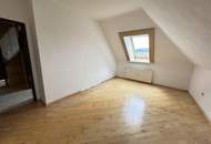 Schöne helle Dachgeschosswohnung in zentraler Lage