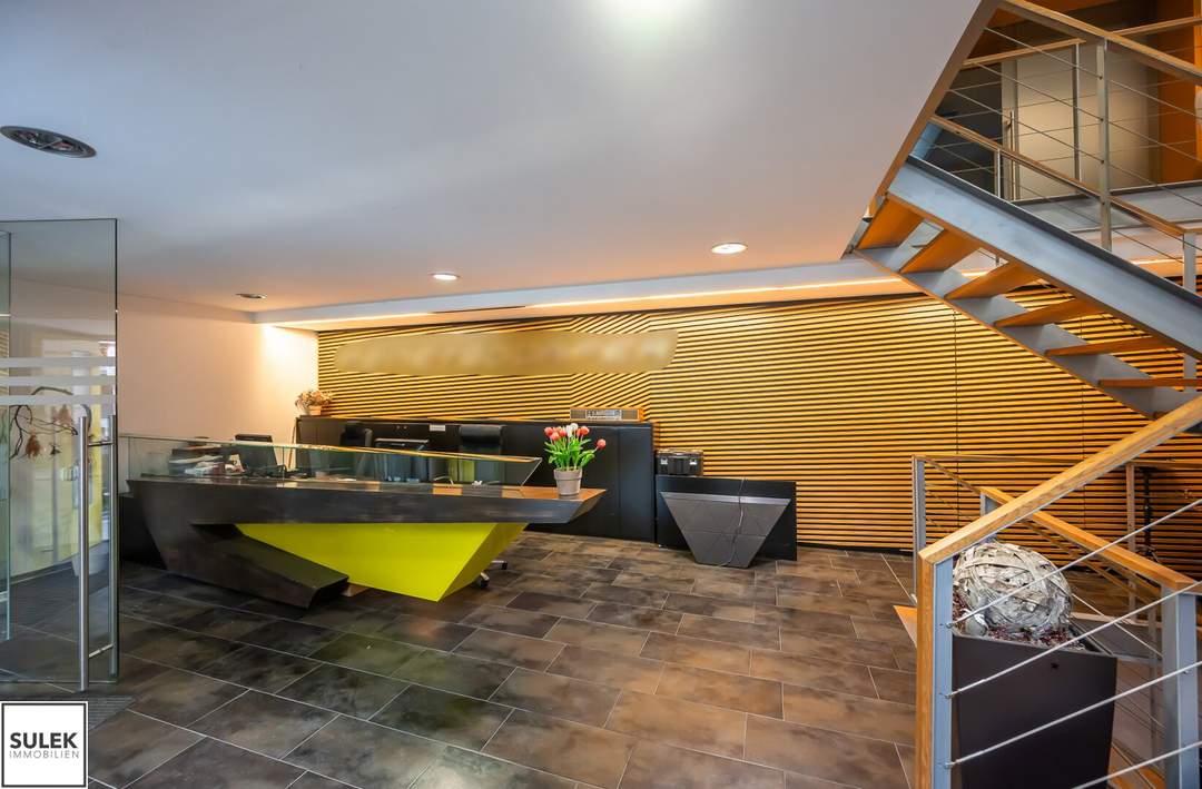 ** großzügige helle Gewerbefläche (Büro / Lager / Werkstatt) mit vielseitigem Potenzial, Extras und einem Stellplatz in Frequenzlage - Nähe Augarten **