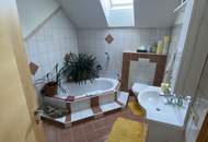Großzügiges Einfamilienhaus mit Pool, Garten und Carport in Seewalchen