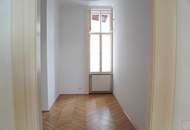 Unbefristete und zentral begehbare Altbauwohnung mit Balkon und Bulthaup-Küche