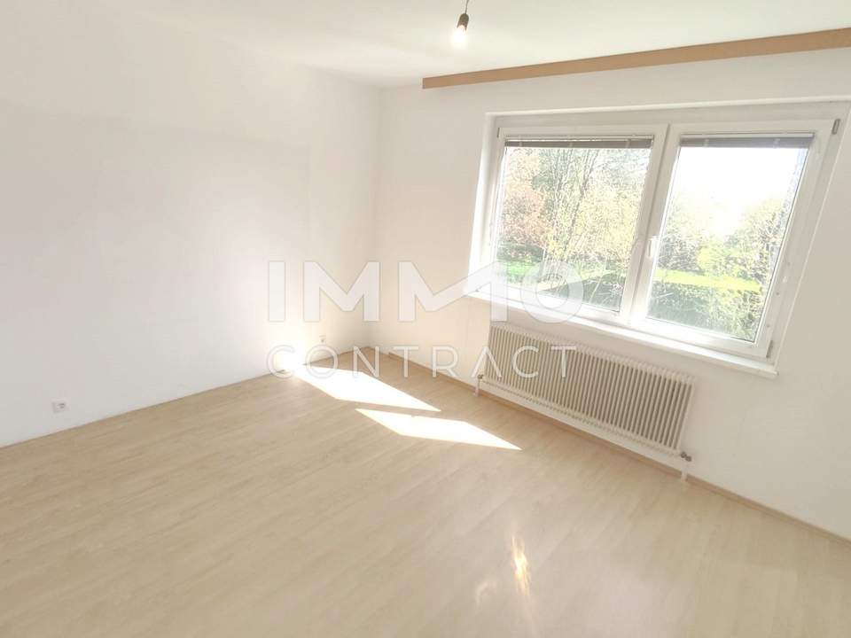 Gut geschnittene Zweizimmer-Wohnung mit Balkon und möglicher Garagenplatz - Zentrale, ruhige Lage