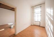 ++Q18++ Renovation-needed 3-room old building flat, lots of potential
