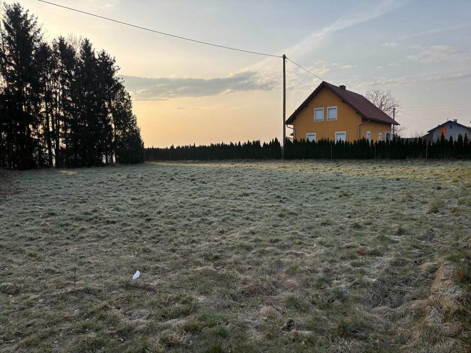 Voll aufgeschlossenes Grundstück in Autobahnnähe - kein Bauzwang