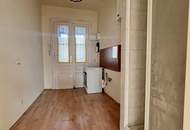 Sonnige Altbau-Garconniere mit tollem Ausblick