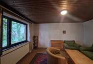 LIEBEVOLLES, SANIERUNGSBEDÜRFTIGES LANDHAUS IN GRÜNRUHELAGE MIT GESCHLOSSENEM INNENHOF UND HERRLICHEM GARTEN MIT ALTBAUMBESTAND