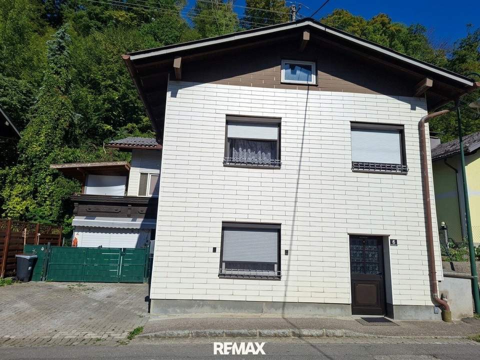 Einfamilienhaus mit Garten, Garage und Balkon