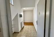 Tolle 3-Zimmer DG-Wohnung mit Balkon - teilweise hohe Räume im Altbau mit 1xSchlafzimmer in den Innenhof - WG geeignet