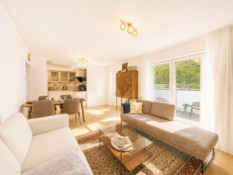 EXKLUSIVES WOHNEN AN DER DONAU IM GRÜNEN: traumhafter Blick I großzügiger Balkon I moderne & hochwertige Einbauküche I Fußbodenheizung & Raffstores