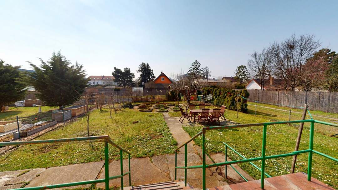 Renovierungsbedürftiges Einfamilienhaus mit großem Garten in Kagran