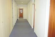 Möbliertes Büro / 1 Zimmer / PKW-Stellplatz möglich