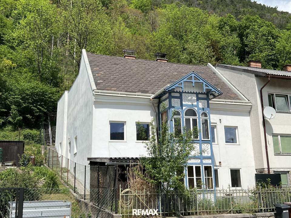 Schlossblick! Charmantes Einfamilienhaus in Gloggnitz am Silbersberg!!
