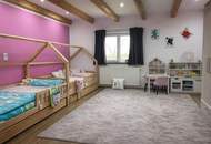 ***OPEN HOUSE Freitag, 17. April 2026 von 13 - 16 Uhr*** Großzügiges Reihenhaus in ruhiger und idyllischer Grünlage nahe Zentrum