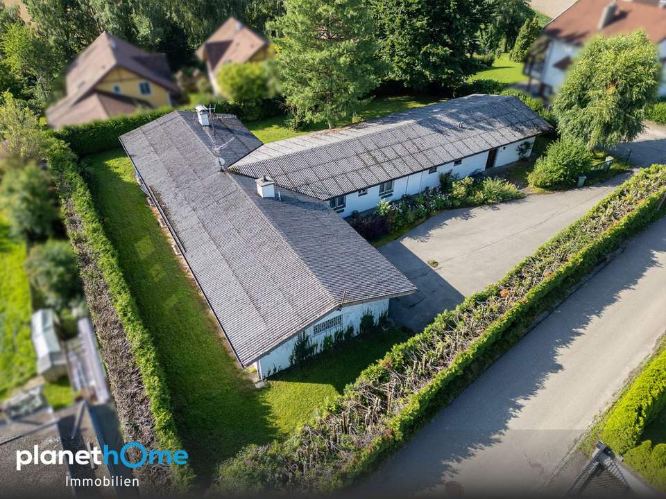 Bungalow mit zwei Wohneinheiten auf rund 1.800 m² großem Grundstück in Ruhelage