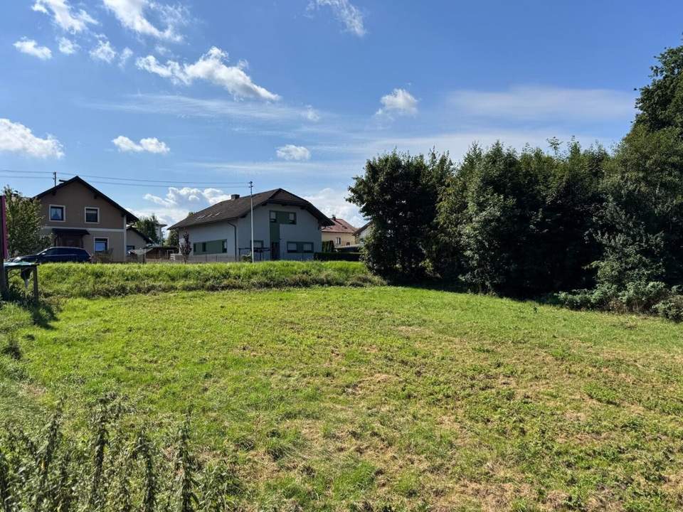 Schönes & sonniges Baugrundstück in Andorf: 1371 m² für Ihr Eigenheim!