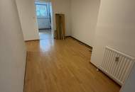 Korneuburg ! Schöne geräumige 2-Zi Wohnung mit Loggia Nähe Zentrum und Bahnhof in gepflegter Wohnhausanlage !
