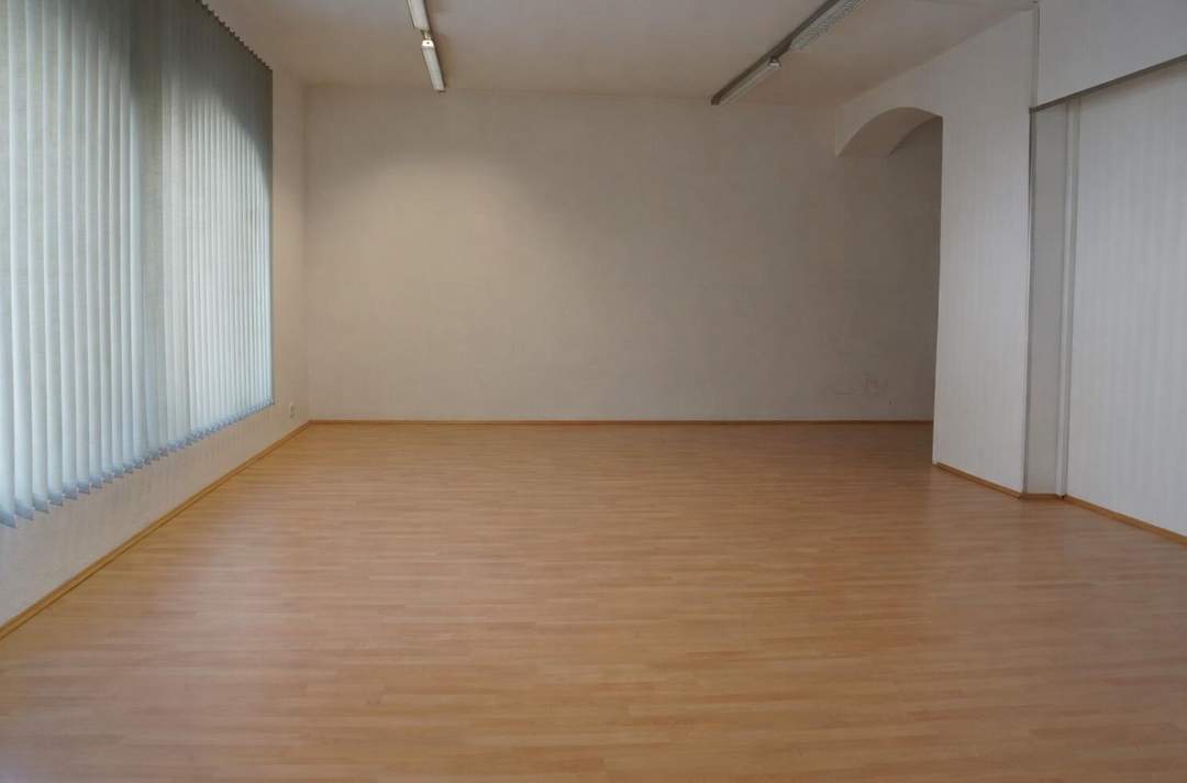 Gut sichtbare Büro- bzw. Geschäftsfläche an der Haller Straße in Innsbruck zu vermieten