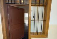 Charmante 2 Zimmer Altbauwohnung in zentraler Lage