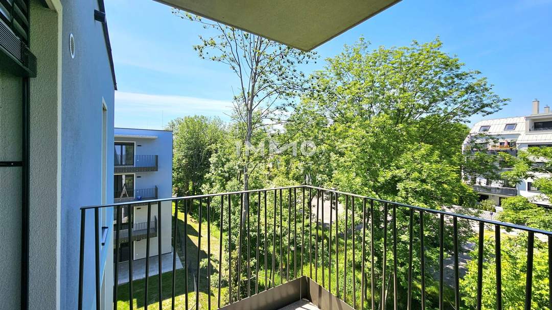 Provisionsfrei: Dachgeschoßwohnung mit 2 Zimmern, Grünblick und Ruhelage