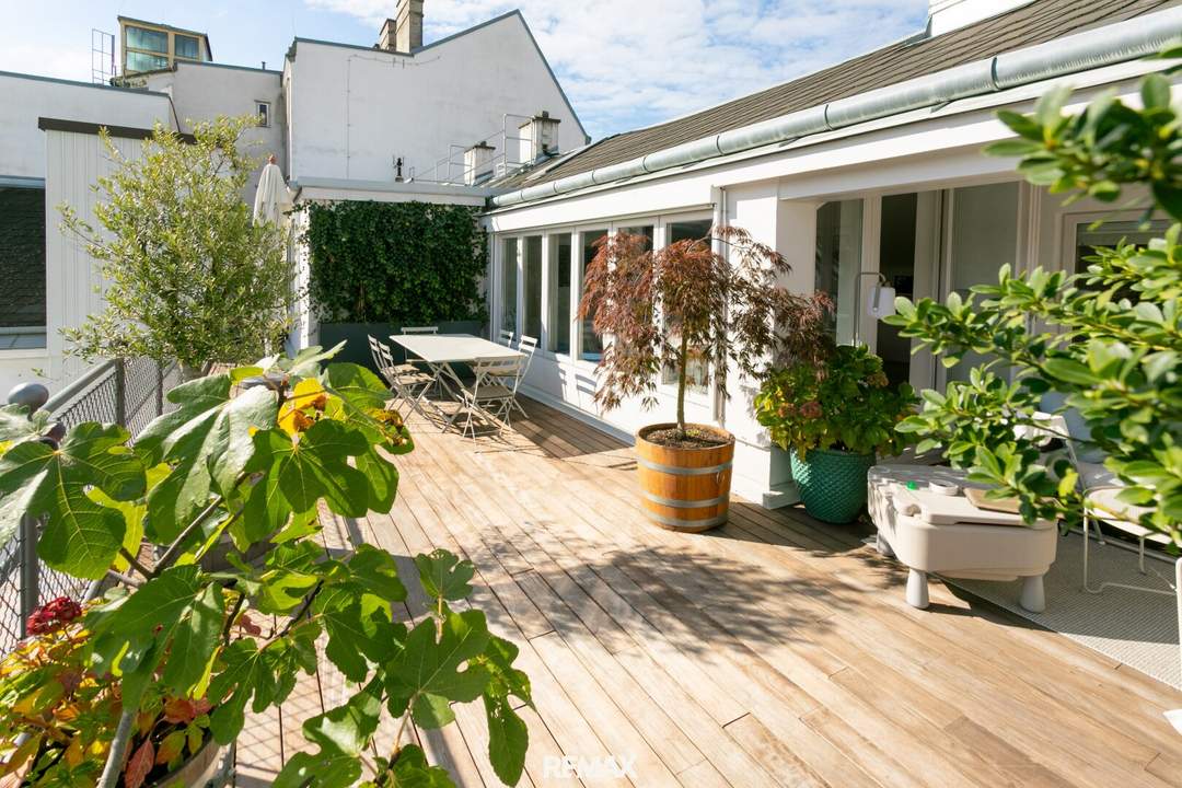 Alt-Hietzing - Luxuriöses Dachgeschoss mit Terrasse auf Wohnebene !
