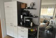 Modernes Wohnen im Holzhaus! Möblierte 3 Raumwohnung mit Balkon &amp; Carport!