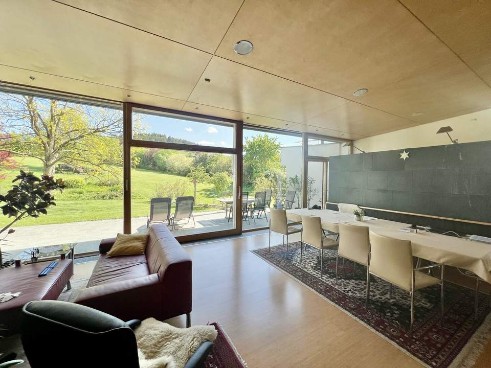 Architekten-Villa in traumhafter Landschaft – ein Rückzugsort mit höchster Wohnqualität.