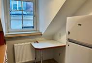 (Verfügbar wegen Rücktritt.) Tolle 3-Zimmer DG-Wohnung mit Balkon - korrekte, langfristige &amp; verlässliche Mieter erwünscht.