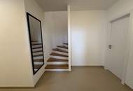 Erstbezug nach Sanierung! 2-Zimmer-Dachgeschosswohnung mit Terrasse, Balkon, Lift und Stellplatz!