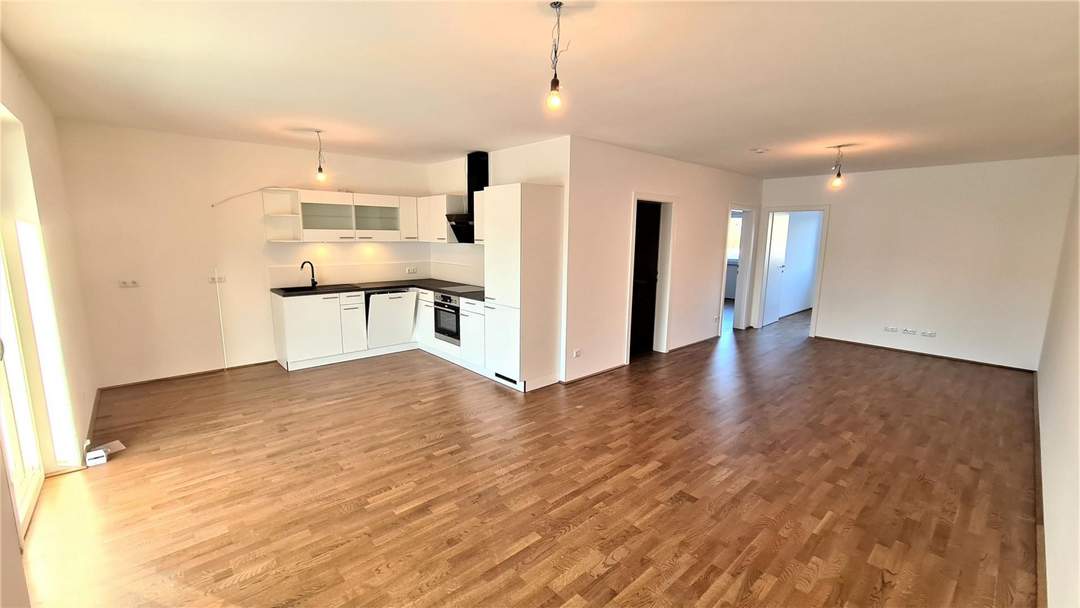 Tolle neuwertige, heizkostensparende 3 Zimmerwohnung mit Küche und Loggia in zentraler Kleinmünchner Lage!