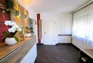 Wohnjuwel mit 2 Wohnungen (ca. 290 m² Wfl.), 2 Terrassen, Gartenareal mit Pool &amp; Poolhaus - Neuzeug