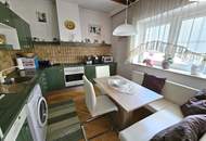 Wohnhaus mit 2.200m² großem Grundstück, Halle und Garagen