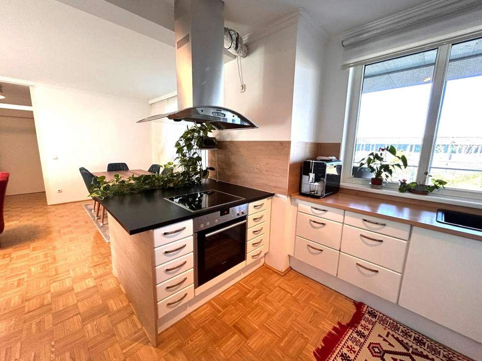 TOP PREIS 4 Zimmer Wohnung mit extra großer Loggia