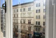 Großzügige 5-Zimmer-Altbauwohnung mit Balkon // Spacious 5-Room Period Apartment with Balcony //