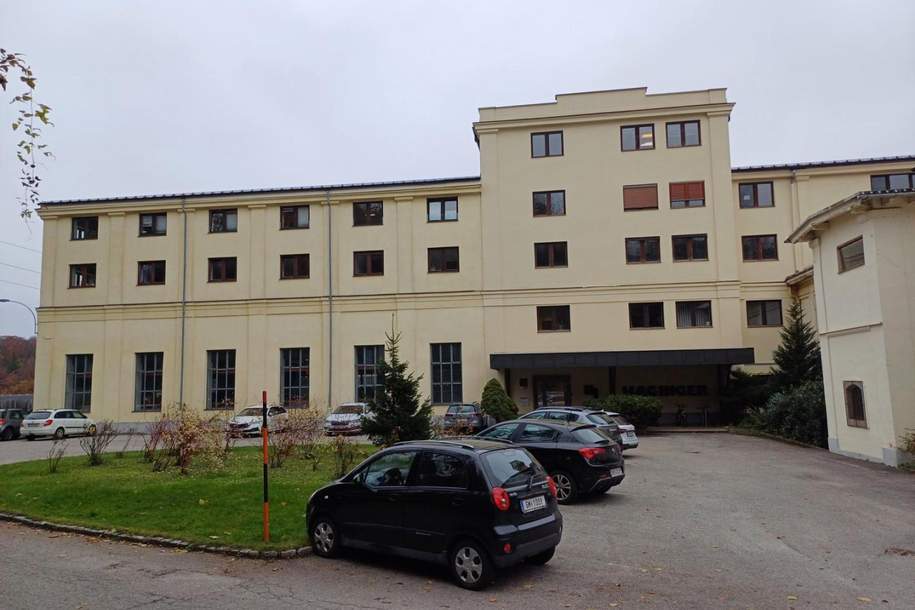 Einzelbüro mit ca. 22m² im 1. OG eines historischen Gebäudes!, Gewerbeobjekt-miete, 266,16,€, 4810 Gmunden