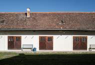 "Zauberhafter Dreikanthof mit großem Gartenparadies bei Tulln"