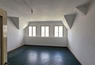 Sanierungsbedürftige DG-Wohnung mit Potential (bis 215m²) - Nähe U3 und U4