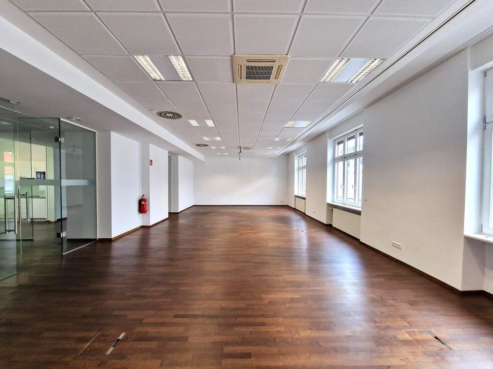 Variable Bürofläche in Bestlage!! - U3 Nähe!! 5.OG!! Raucherbalkon!! Fernwärme