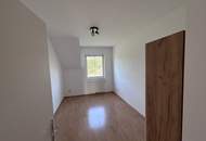 Gepflegte Dachgeschosswohnung in Schrick – Wohnkomfort mit Balkon, Keller und Parkplatz