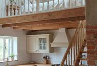 HISTORISCHER CHARME: BURGIDYLL - MODERNES DACH MIT ALTEN MAUERN IN MALERISCHER LANDSCHAFT