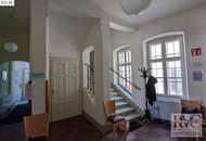 „Wohnung in einer Gründerzeitvilla am Hauptplatz: Ihre Wohnung mit Zukunftspotenzial“