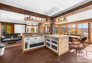 Eindrucksvolles Panorama. Privater Pool. Besonderes Wohnen. Alpines Landhaus mit besonderem Esprit